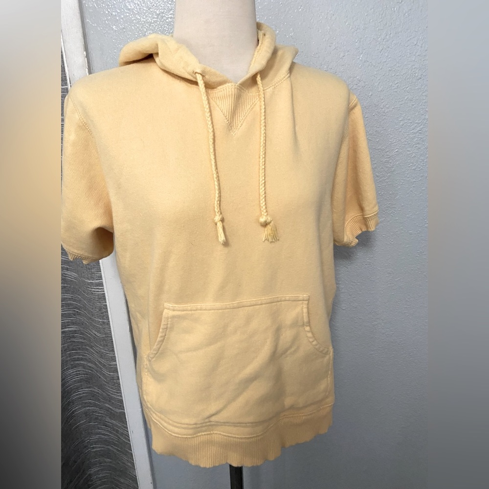 Size Large Gap short sleeve hoodie yellow